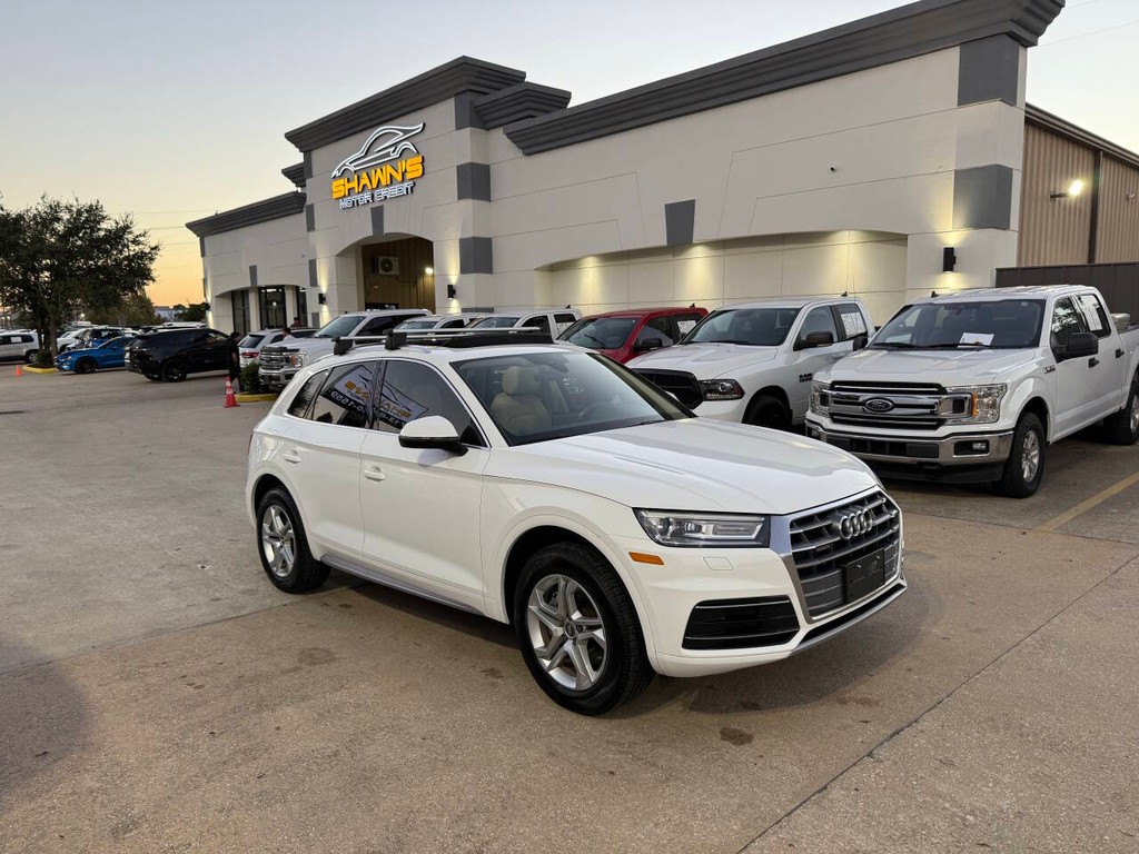 Audi Q5 Vehicle Full-screen Gallery Image 02