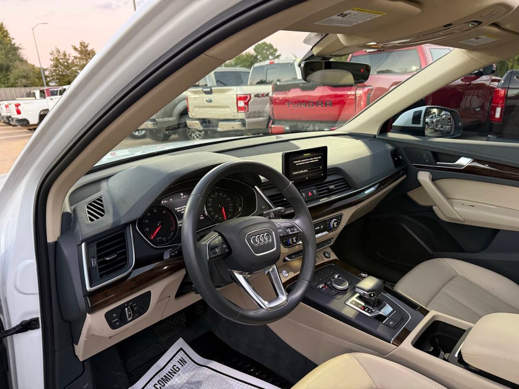 Audi Q5 Vehicle Full-screen Gallery Image 06