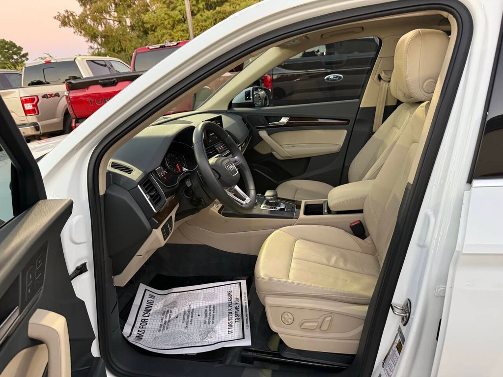 Audi Q5 Vehicle Full-screen Gallery Image 07