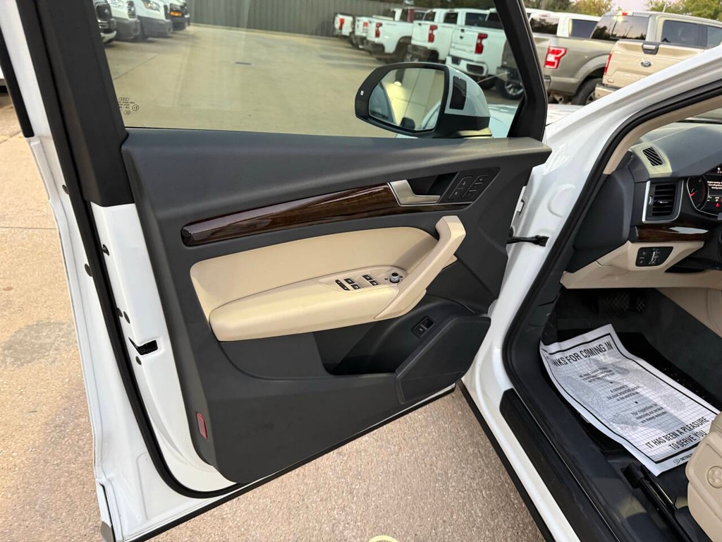 Audi Q5 Vehicle Full-screen Gallery Image 08