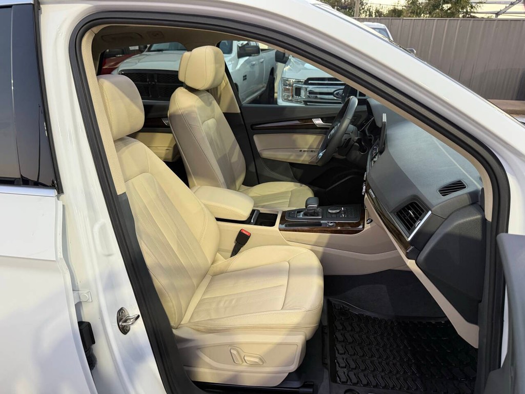 Audi Q5 Vehicle Full-screen Gallery Image 10