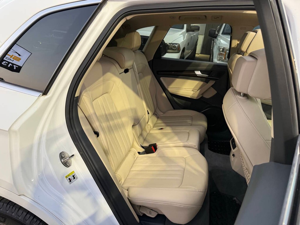 Audi Q5 Vehicle Full-screen Gallery Image 15