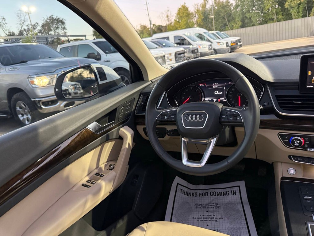 Audi Q5 Vehicle Full-screen Gallery Image 20