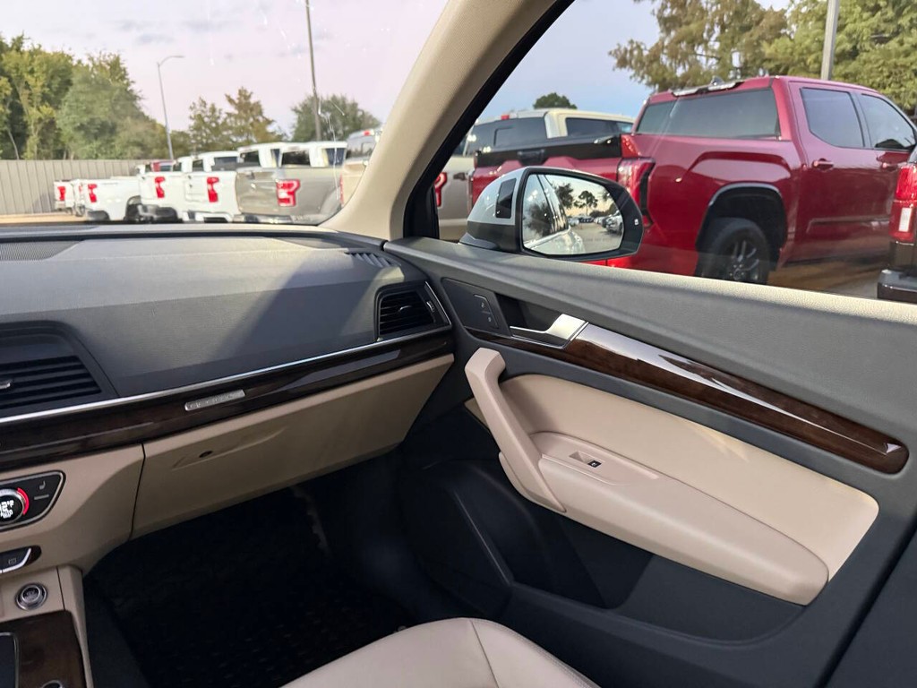 Audi Q5 Vehicle Full-screen Gallery Image 21