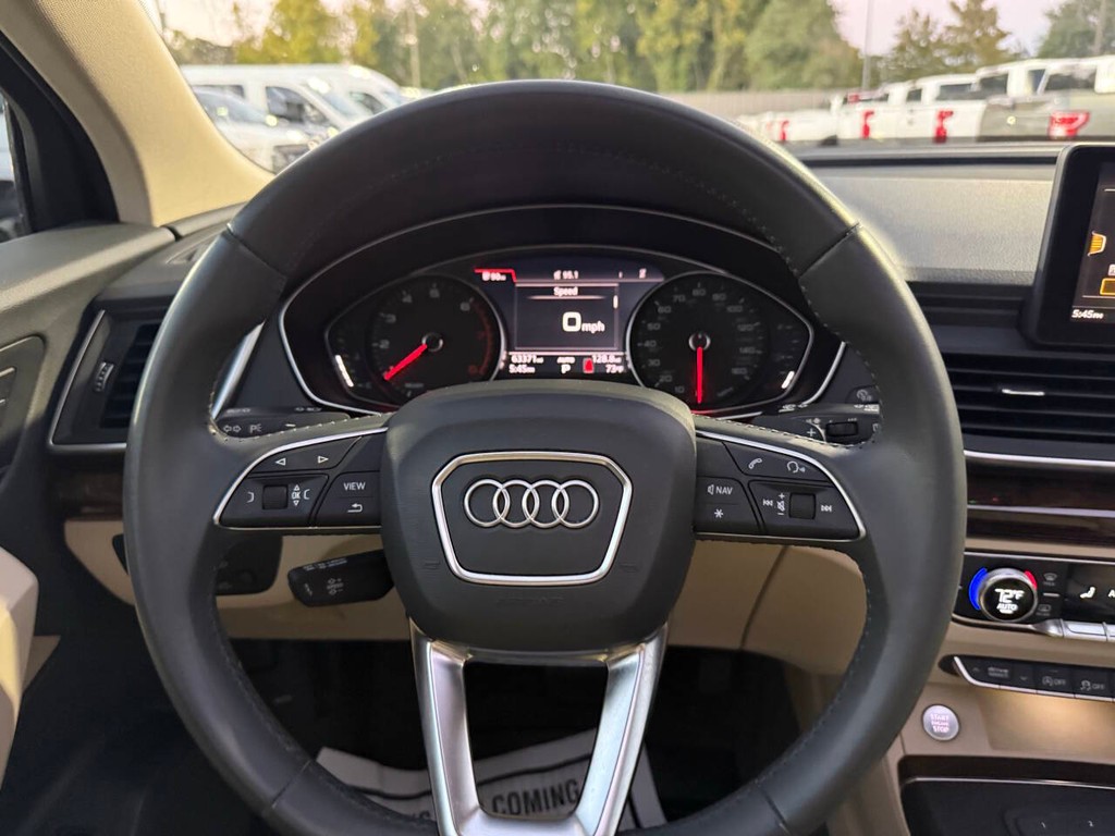 Audi Q5 Vehicle Full-screen Gallery Image 25