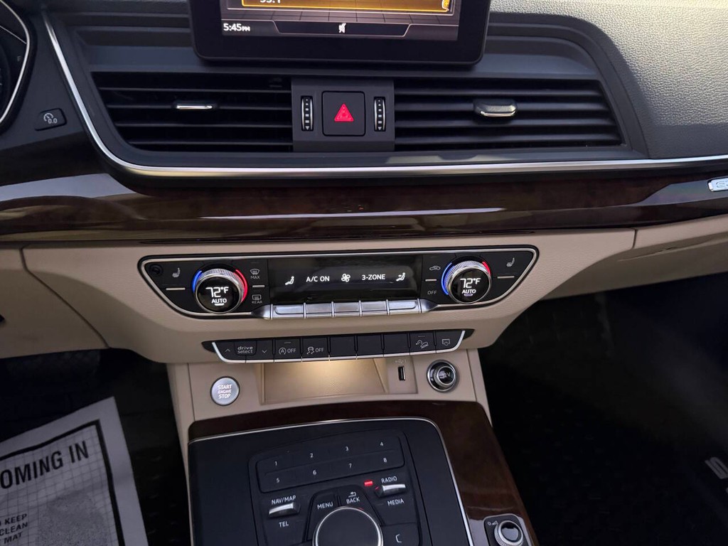 Audi Q5 Vehicle Full-screen Gallery Image 29