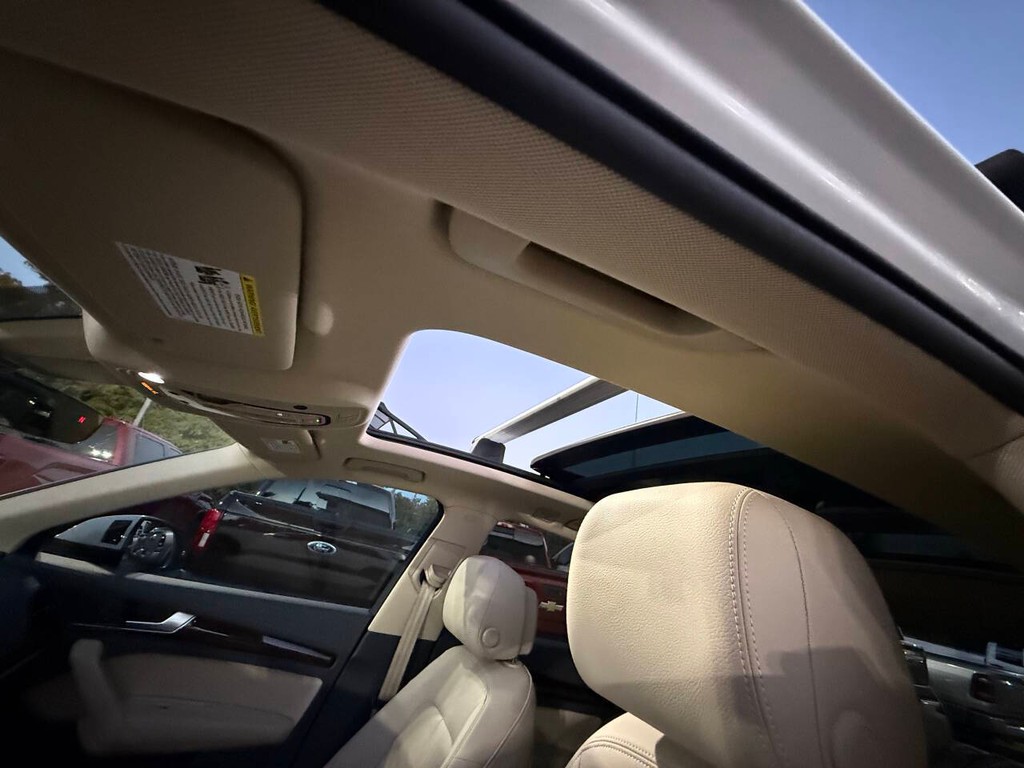 Audi Q5 Vehicle Full-screen Gallery Image 32