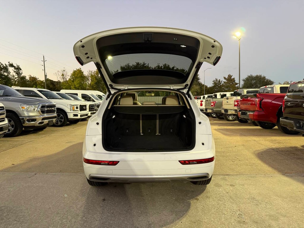 Audi Q5 Vehicle Full-screen Gallery Image 37