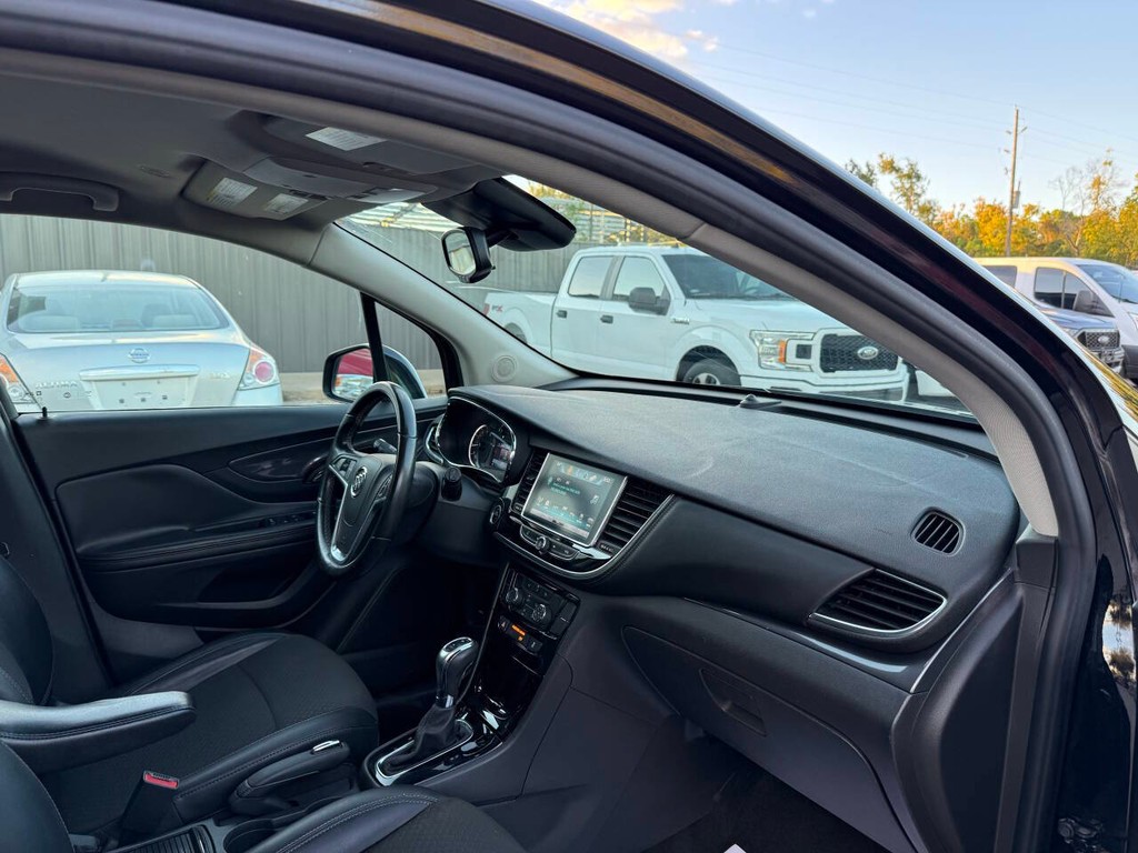 Buick Encore Vehicle Full-screen Gallery Image 09