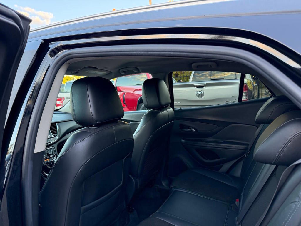 Buick Encore Vehicle Full-screen Gallery Image 12