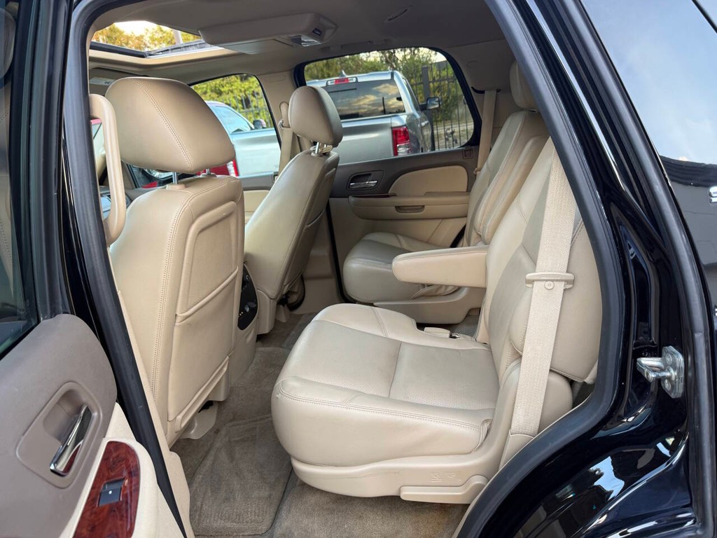 GMC Yukon Vehicle Full-screen Gallery Image 13