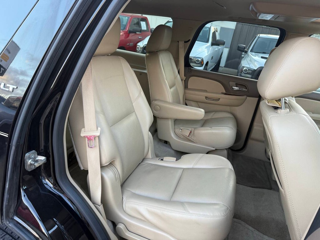 GMC Yukon Vehicle Full-screen Gallery Image 17