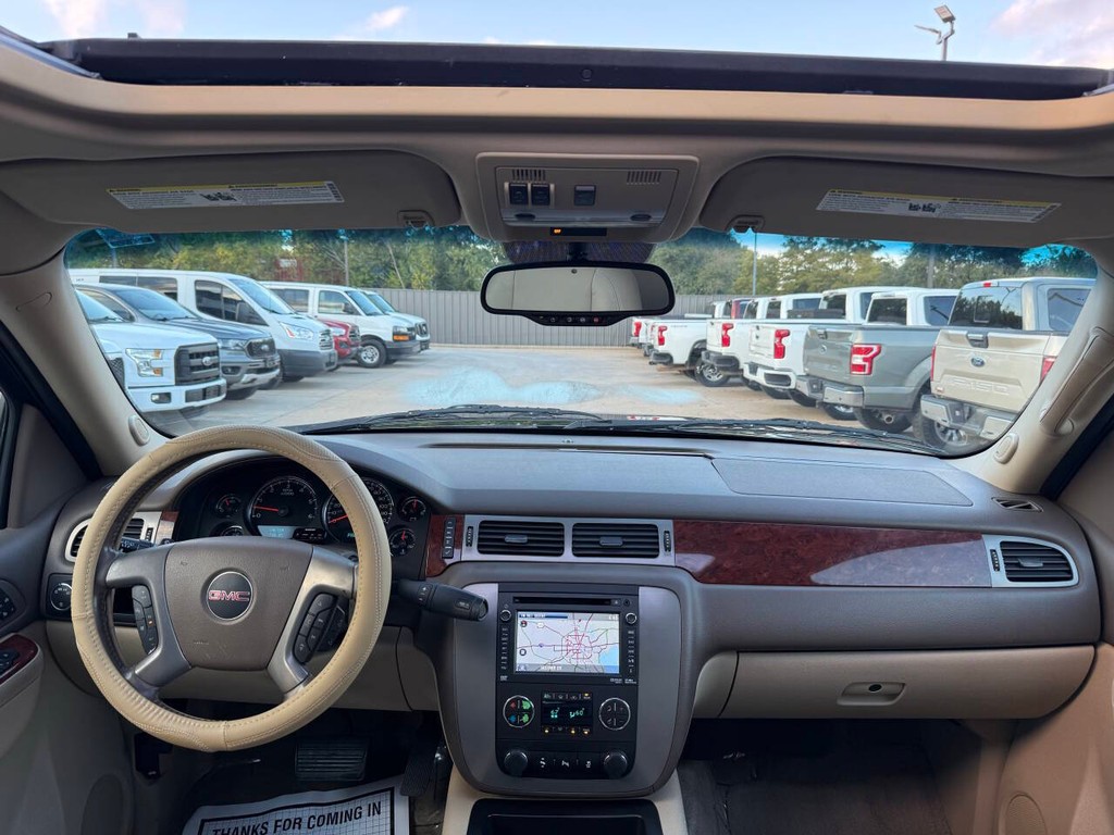 GMC Yukon Vehicle Full-screen Gallery Image 19