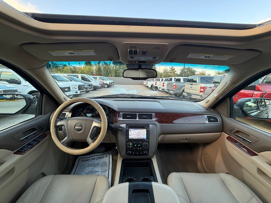 GMC Yukon Vehicle Full-screen Gallery Image 20