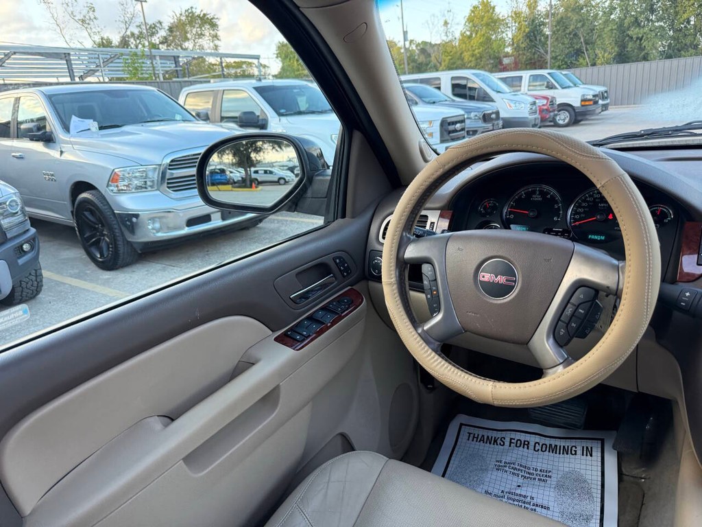 GMC Yukon Vehicle Full-screen Gallery Image 21