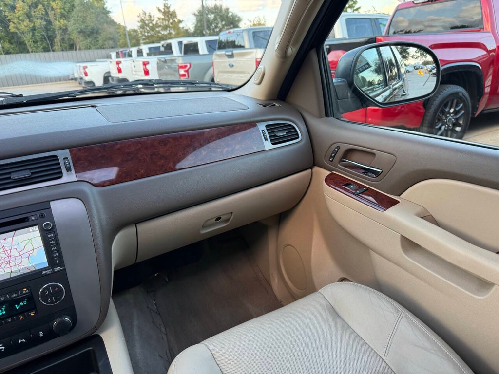 GMC Yukon Vehicle Full-screen Gallery Image 22