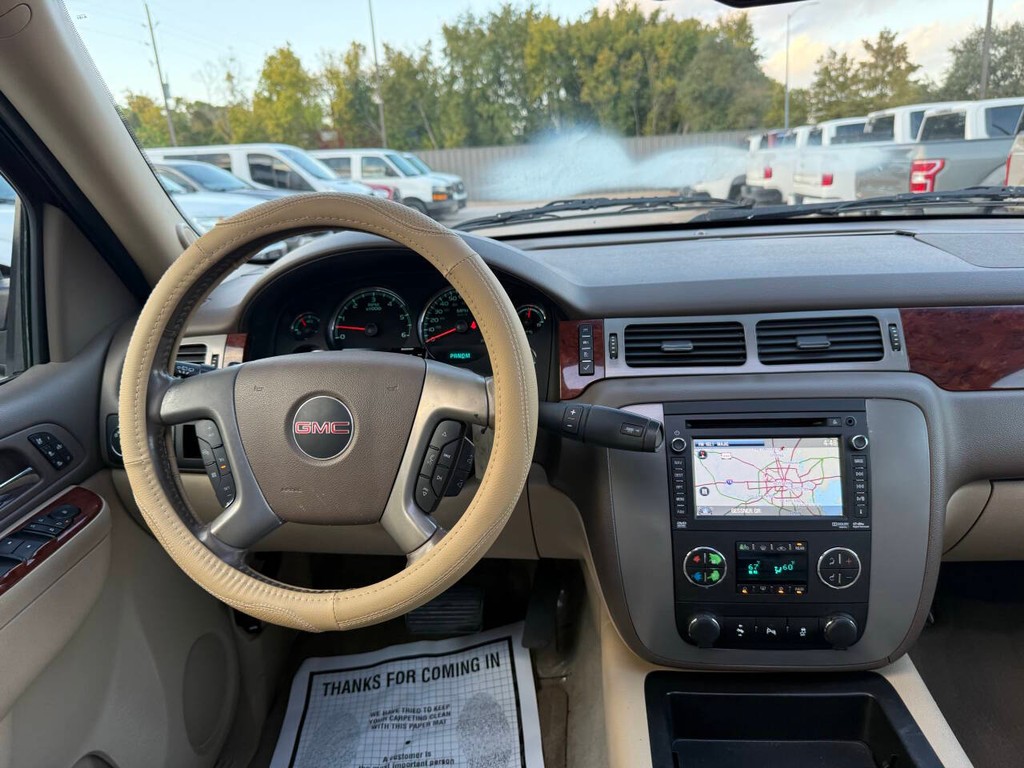 GMC Yukon Vehicle Full-screen Gallery Image 23