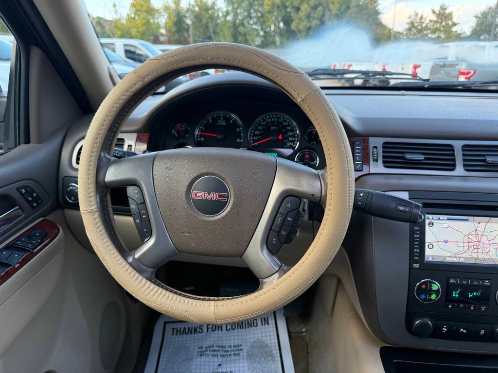 GMC Yukon Vehicle Full-screen Gallery Image 24