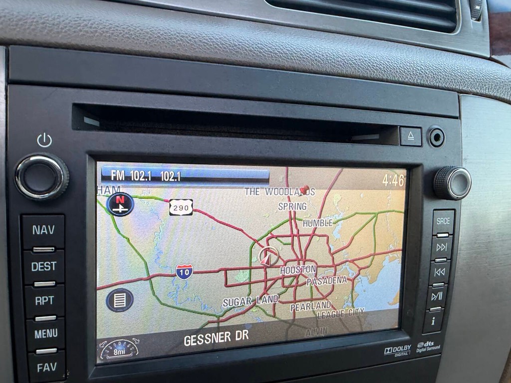 GMC Yukon Vehicle Full-screen Gallery Image 27