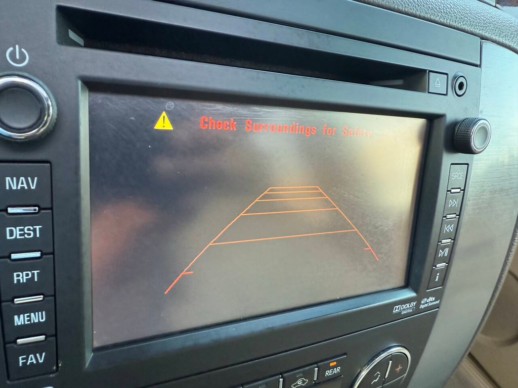 GMC Yukon Vehicle Full-screen Gallery Image 28