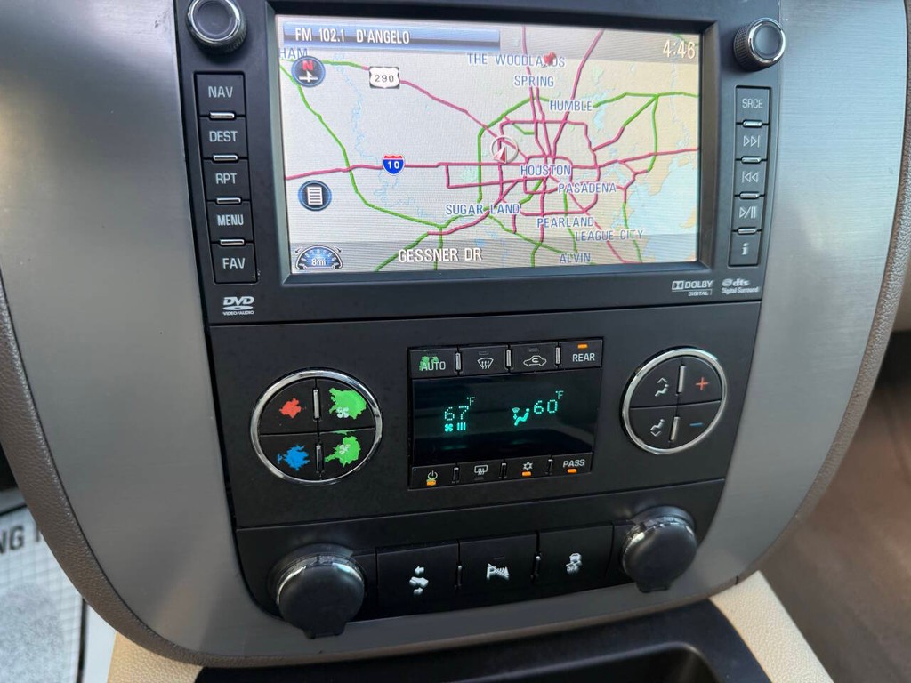 GMC Yukon Vehicle Full-screen Gallery Image 29