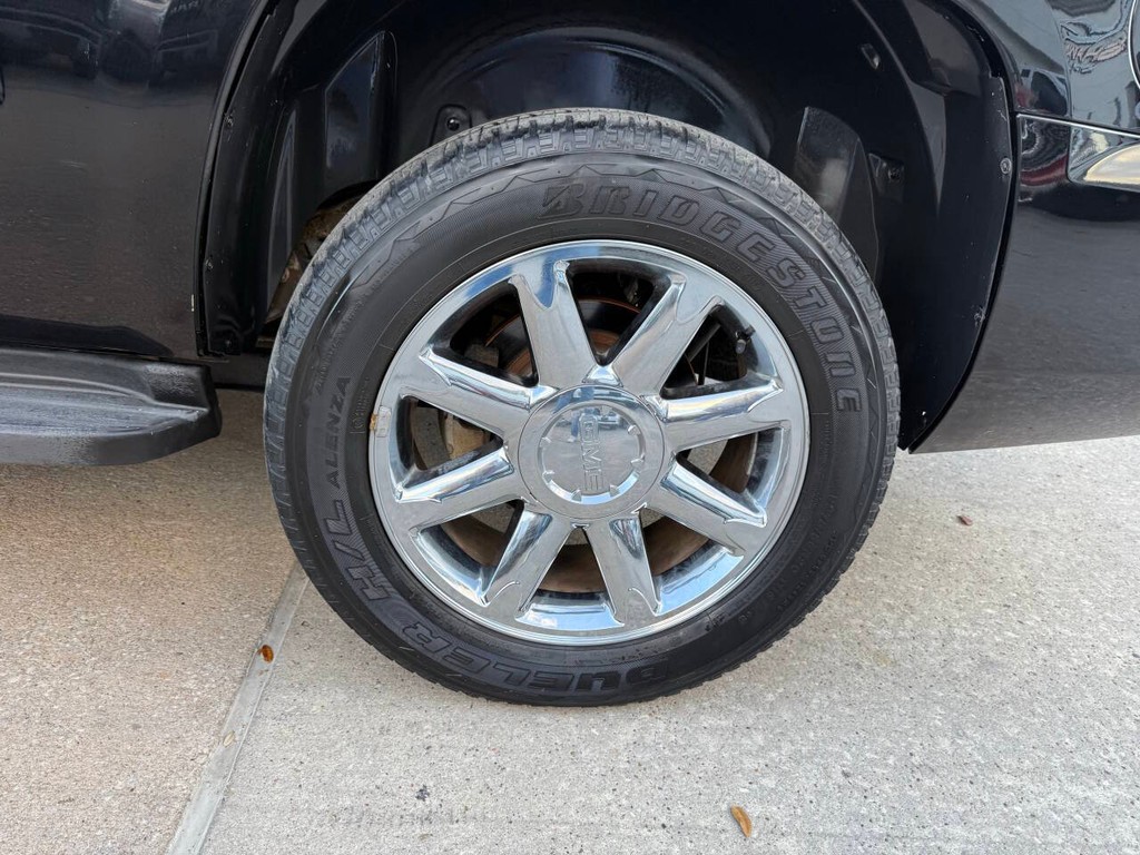 GMC Yukon Vehicle Full-screen Gallery Image 37