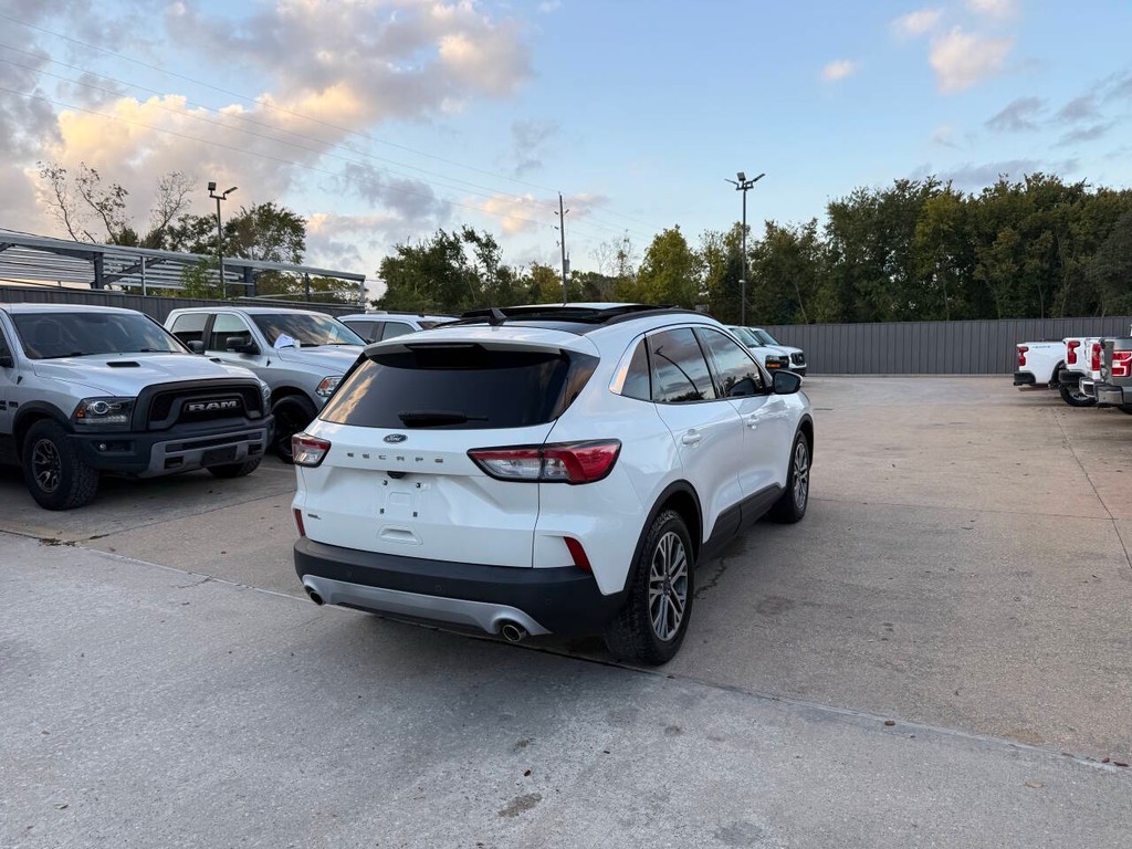 Ford Escape Vehicle Full-screen Gallery Image 05