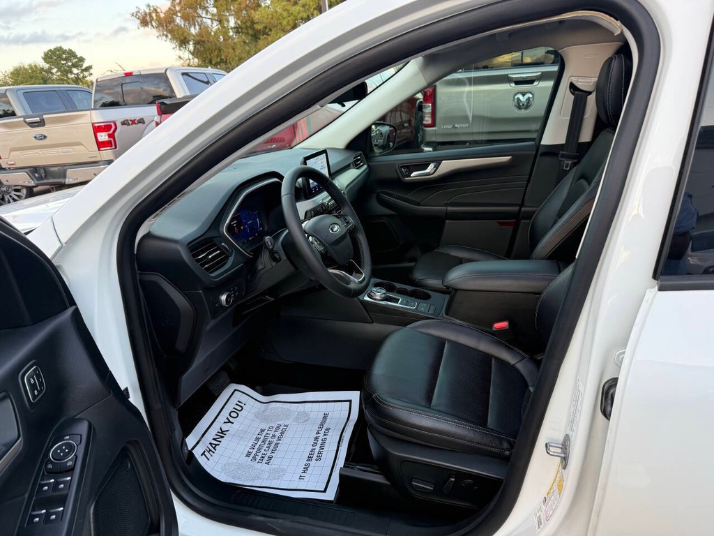 Ford Escape Vehicle Full-screen Gallery Image 07