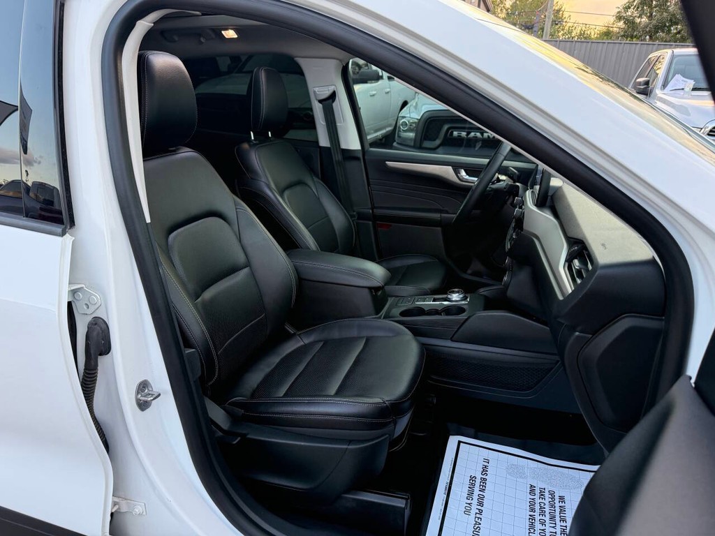 Ford Escape Vehicle Full-screen Gallery Image 10