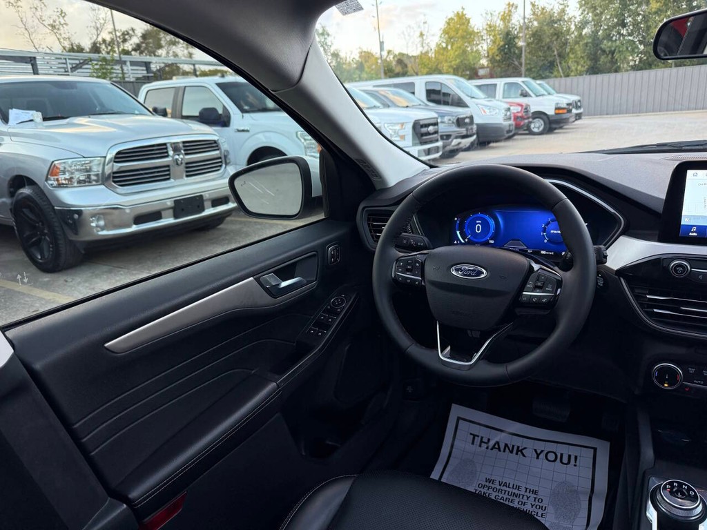 Ford Escape Vehicle Full-screen Gallery Image 19