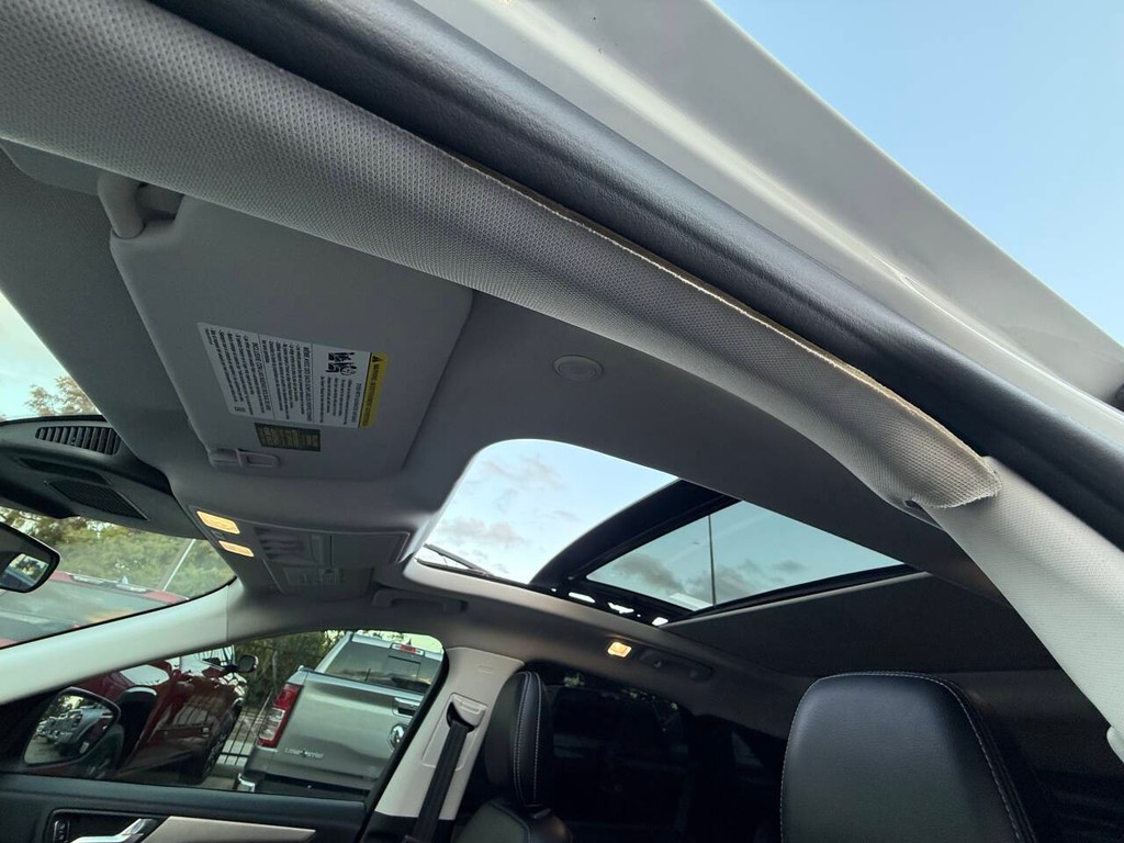 Ford Escape Vehicle Full-screen Gallery Image 31