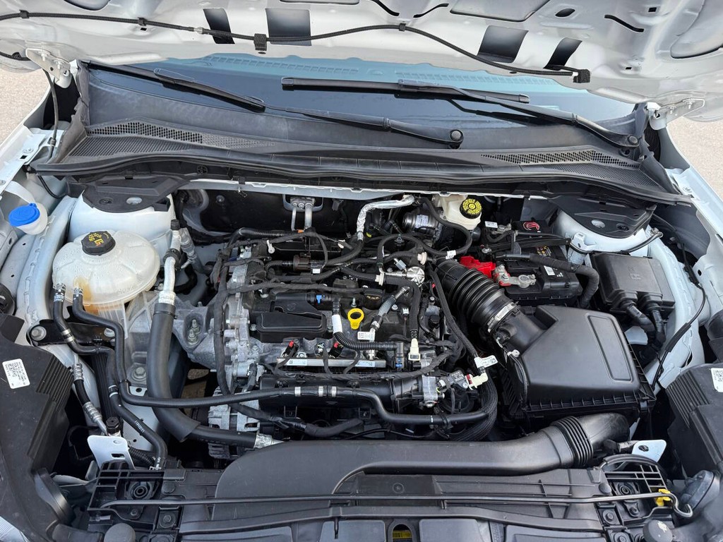 Ford Escape Vehicle Full-screen Gallery Image 36