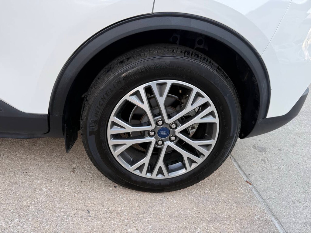 Ford Escape Vehicle Full-screen Gallery Image 37