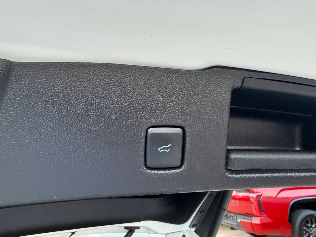 Ford Escape Vehicle Full-screen Gallery Image 39