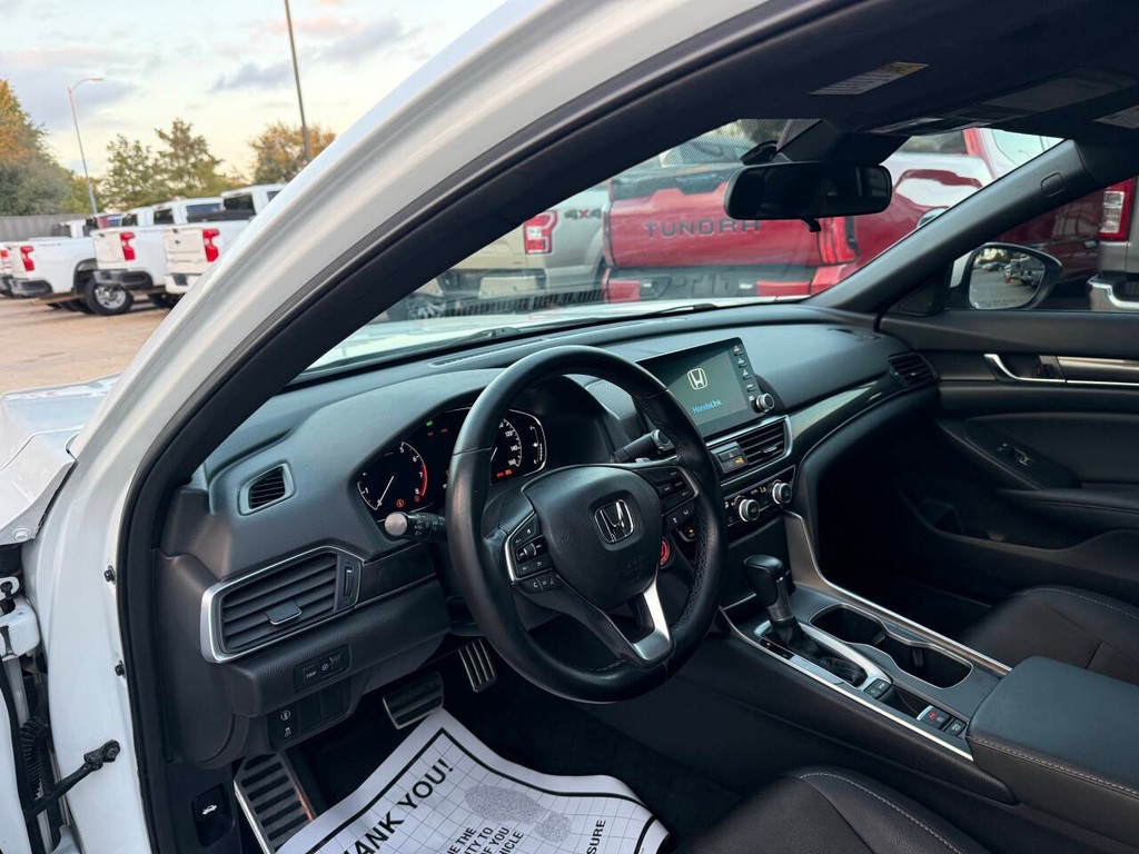 Honda Accord Sedan Vehicle Full-screen Gallery Image 06