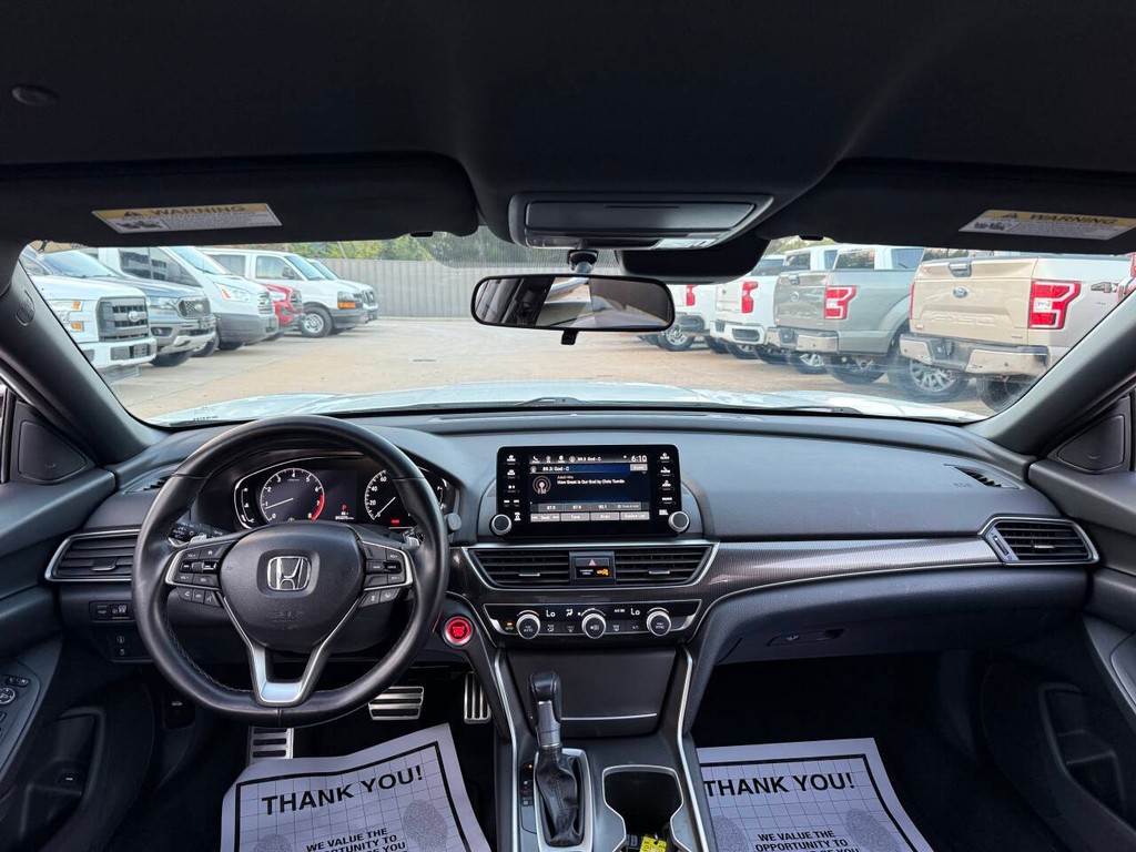 Honda Accord Sedan Vehicle Full-screen Gallery Image 17