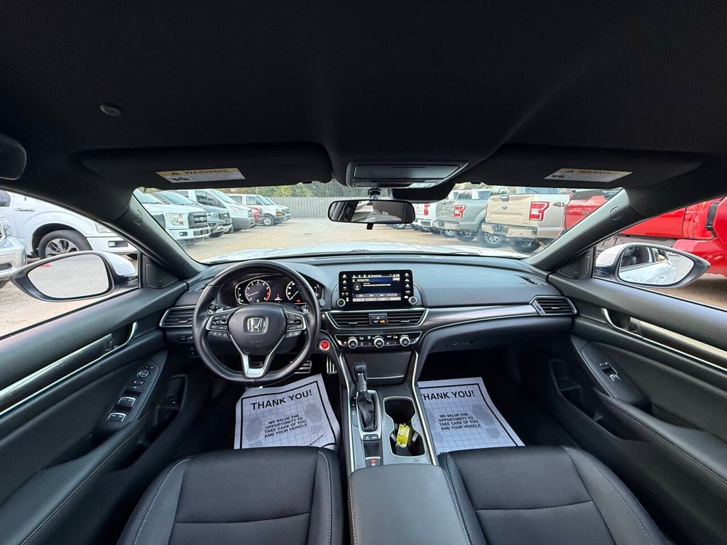 Honda Accord Sedan Vehicle Full-screen Gallery Image 18