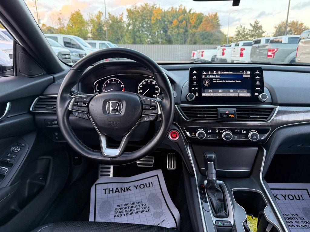 Honda Accord Sedan Vehicle Full-screen Gallery Image 21