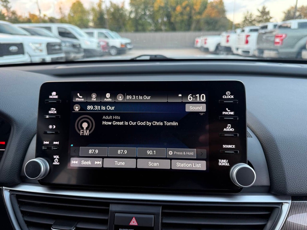 Honda Accord Sedan Vehicle Full-screen Gallery Image 25