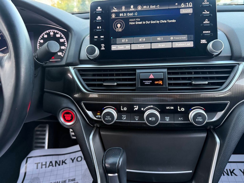 Honda Accord Sedan Vehicle Full-screen Gallery Image 27