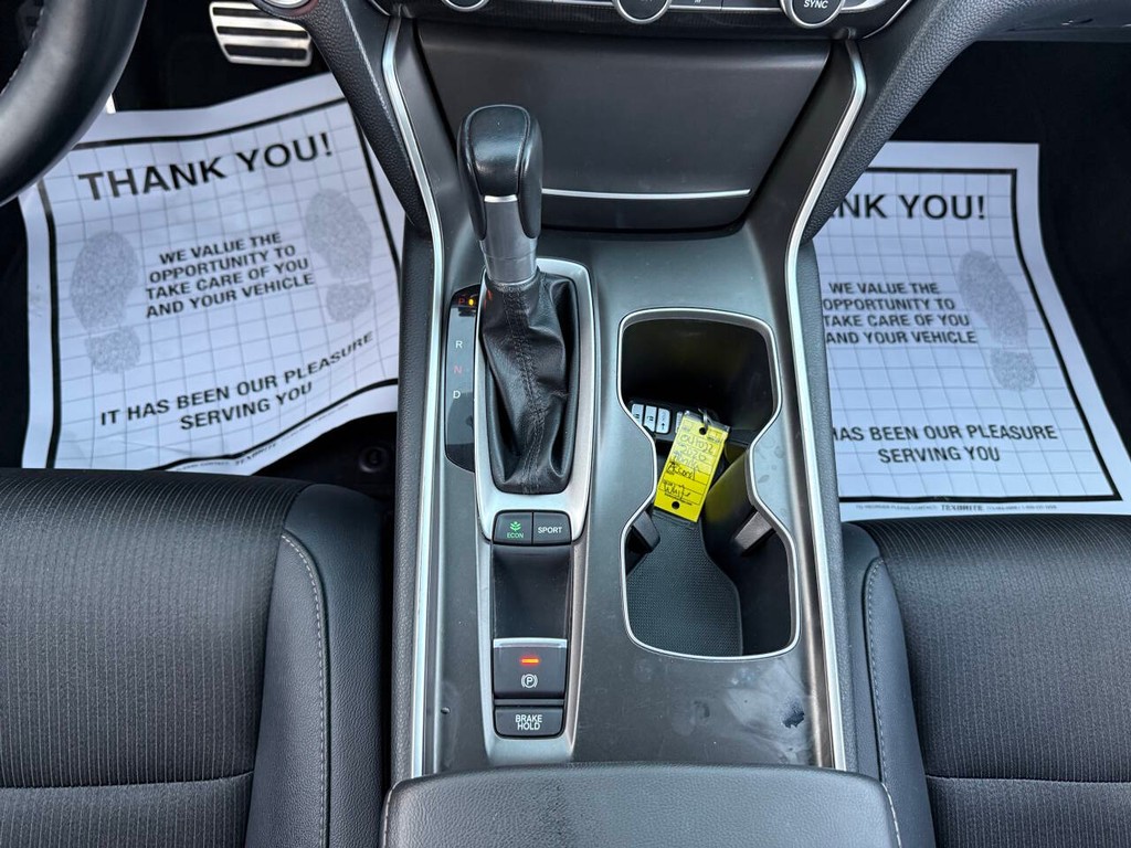 Honda Accord Sedan Vehicle Full-screen Gallery Image 28