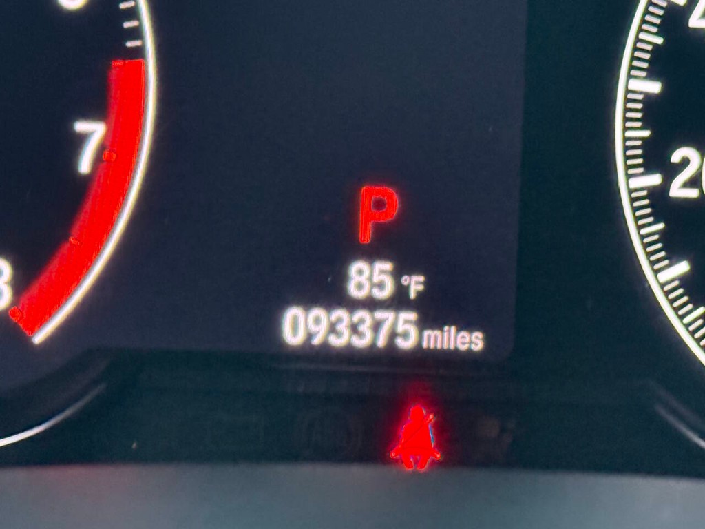 Honda Accord Sedan Vehicle Full-screen Gallery Image 31