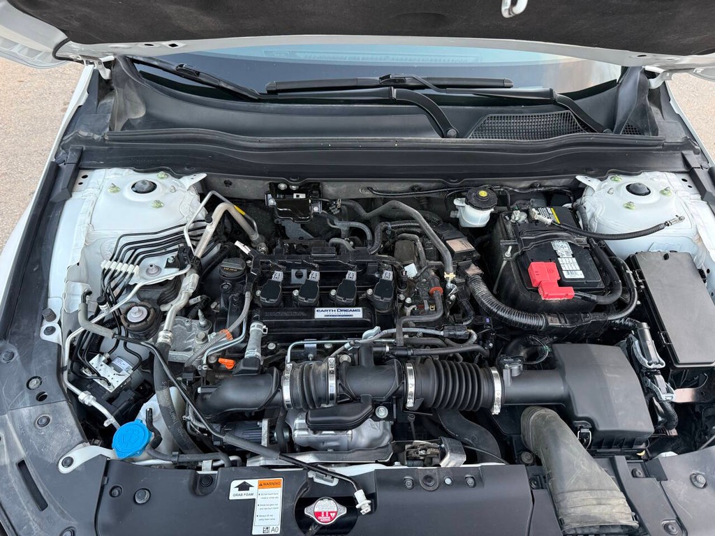 Honda Accord Sedan Vehicle Full-screen Gallery Image 33