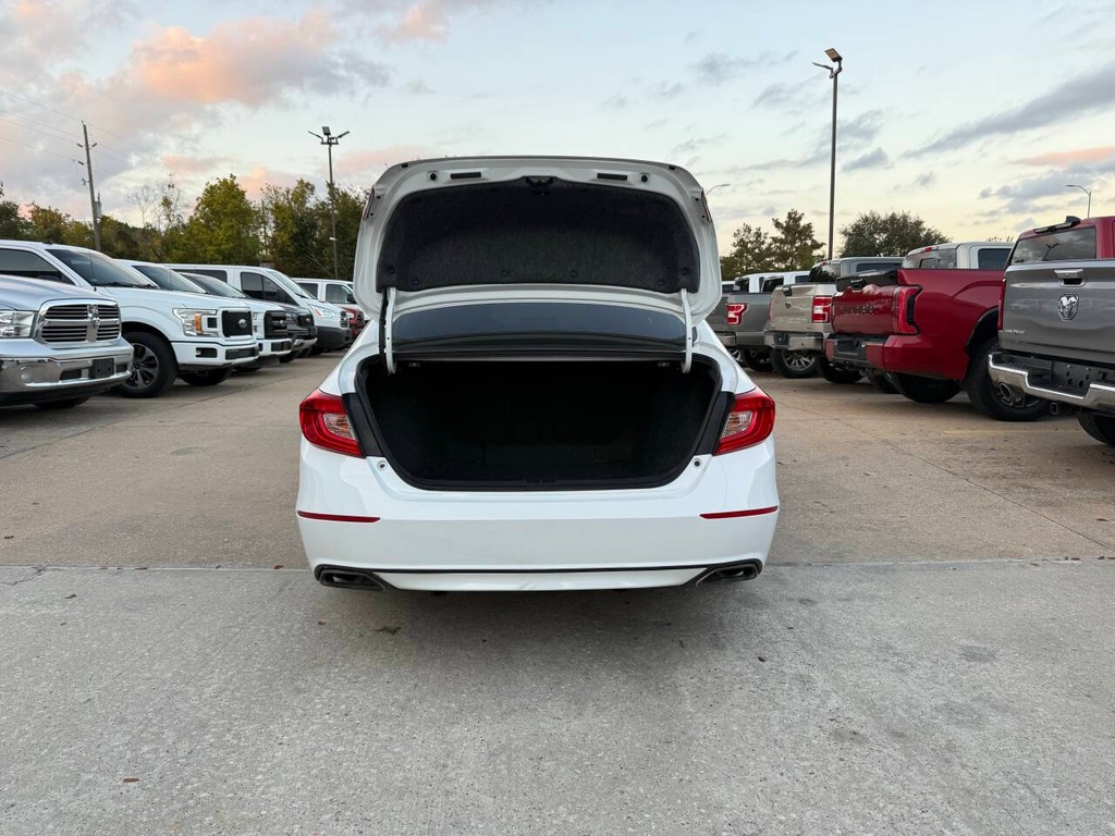 Honda Accord Sedan Vehicle Full-screen Gallery Image 35