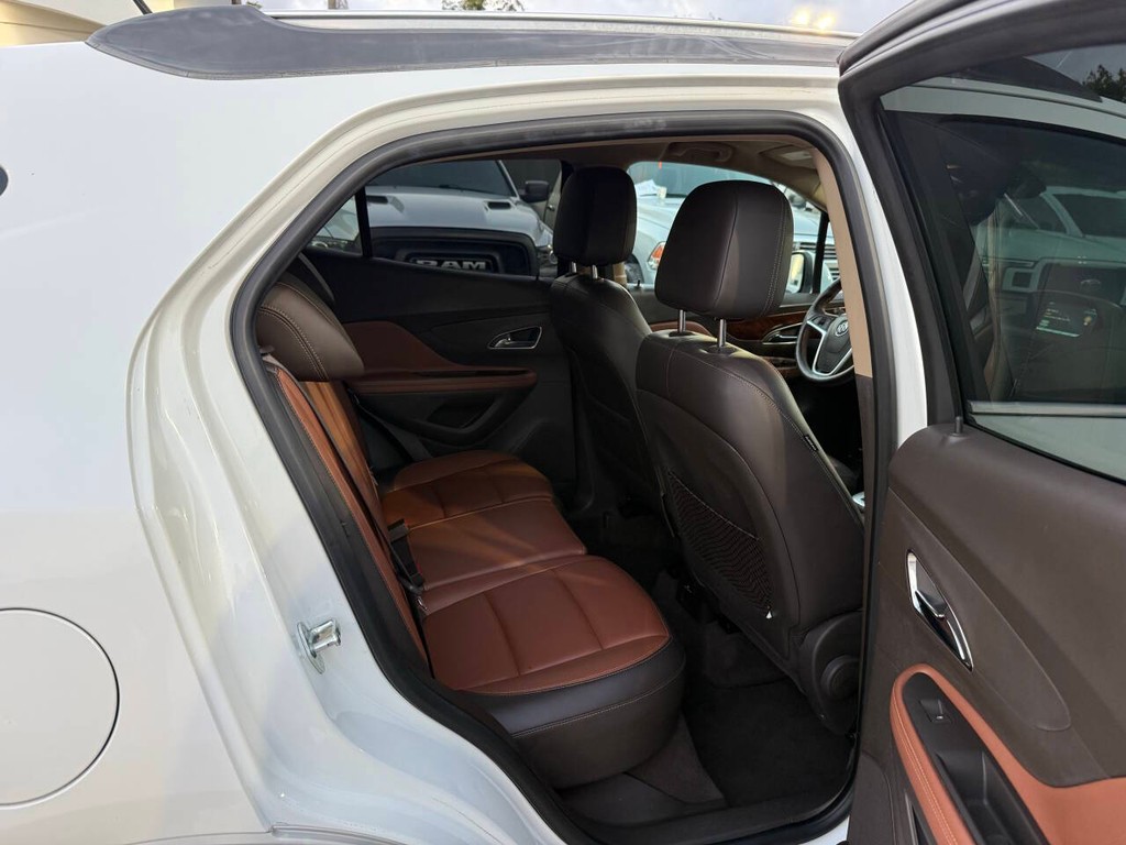 Buick Encore Vehicle Full-screen Gallery Image 15