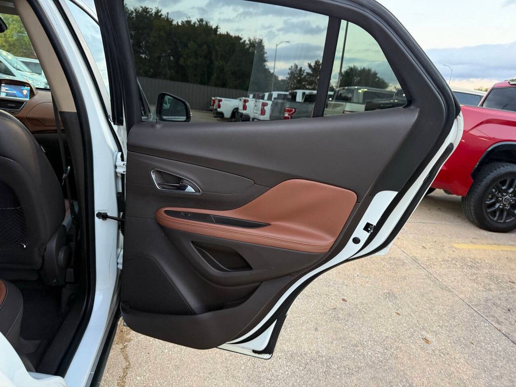 Buick Encore Vehicle Full-screen Gallery Image 16