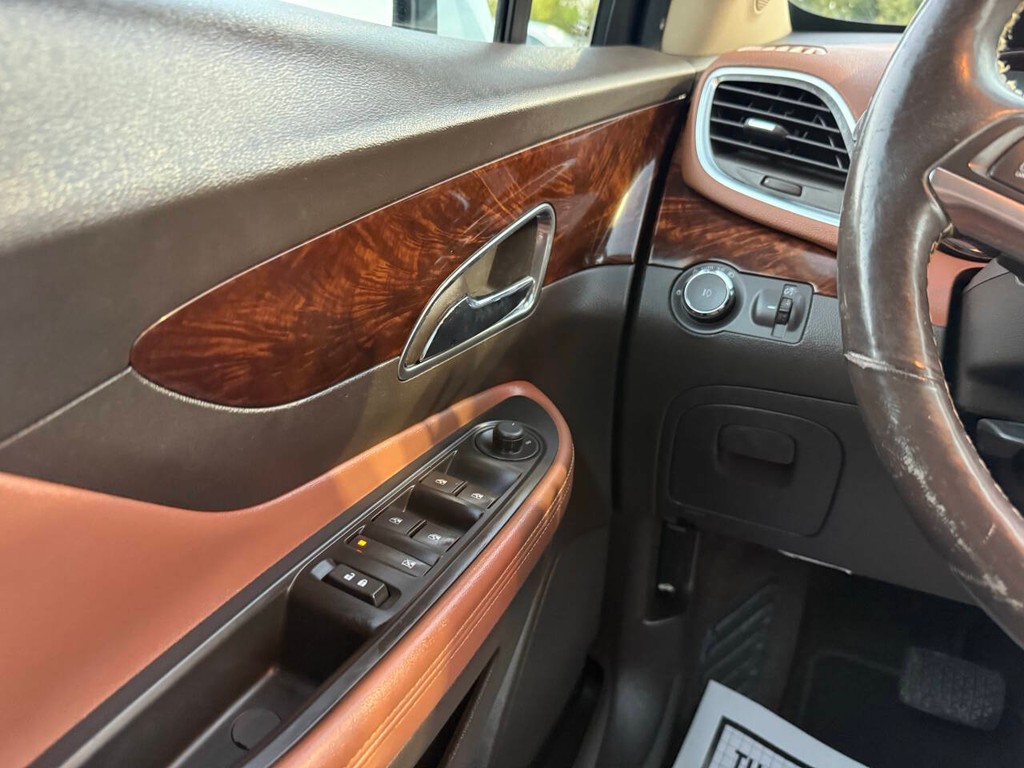 Buick Encore Vehicle Full-screen Gallery Image 32