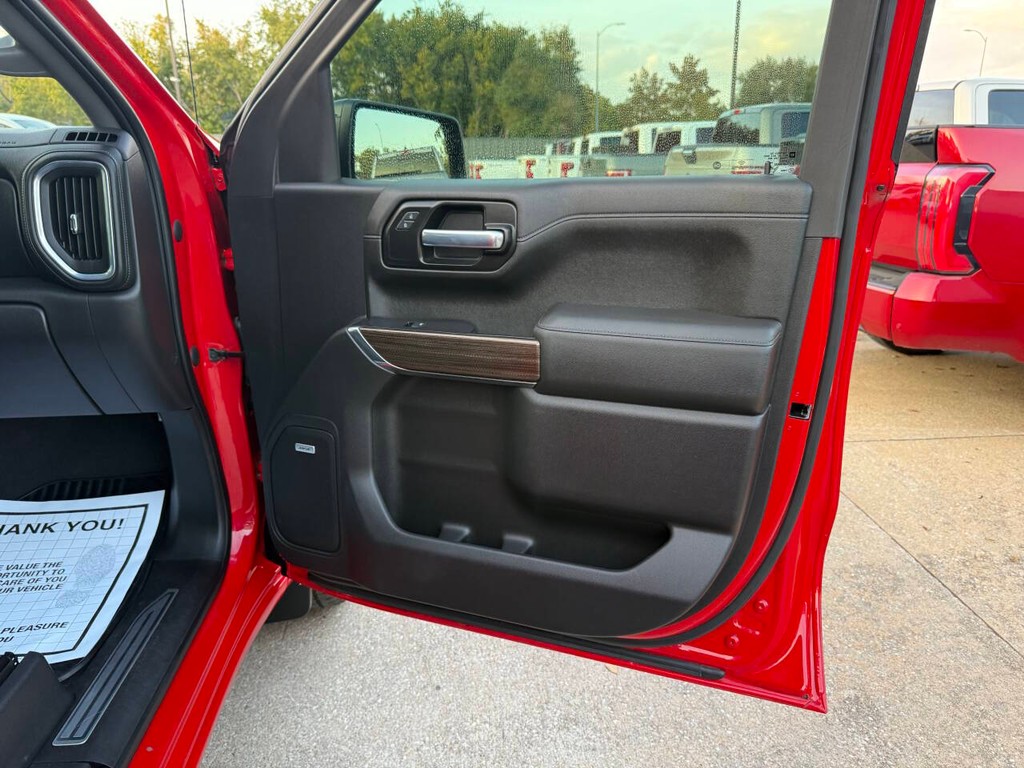 Chevrolet Silverado 1500 Vehicle Full-screen Gallery Image 11