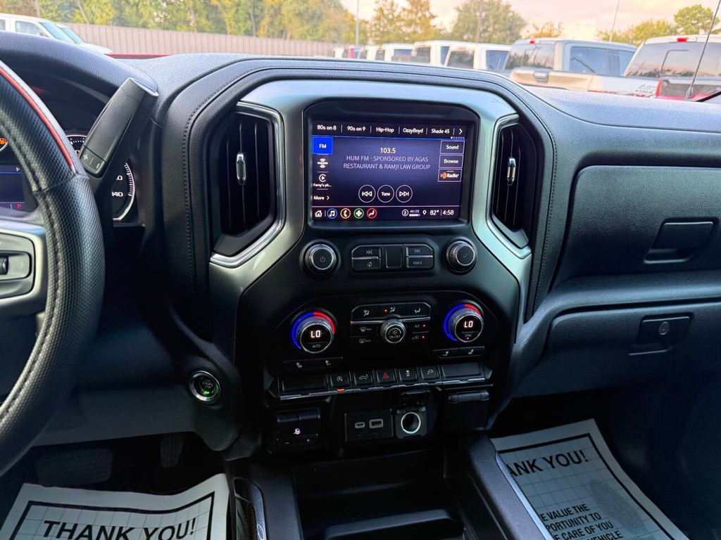 Chevrolet Silverado 1500 Vehicle Full-screen Gallery Image 24