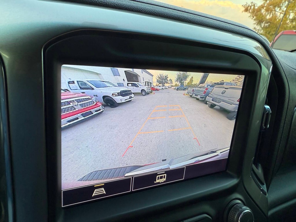 Chevrolet Silverado 1500 Vehicle Full-screen Gallery Image 26